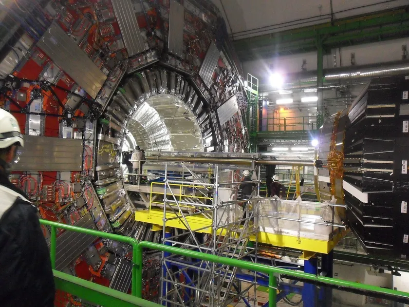 O detector CMS, no CERN, aberto